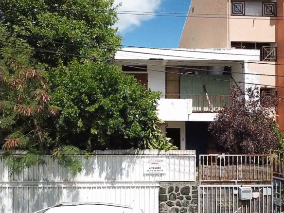 Saint-Denis – Maison F4 vétuste d’une surface de 206 m² – Centre ville