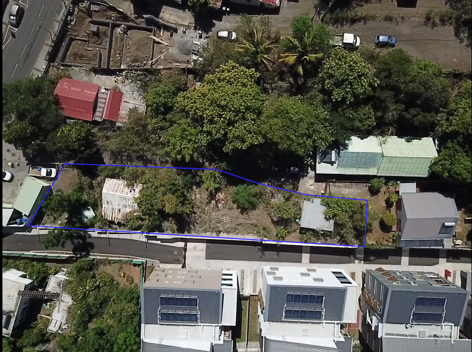 Terrain loti à vendre dans le centre ville de L’Etang-Salé